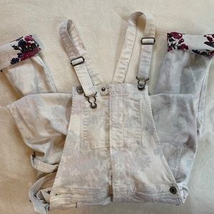 Light cream overalls with floral printed lining